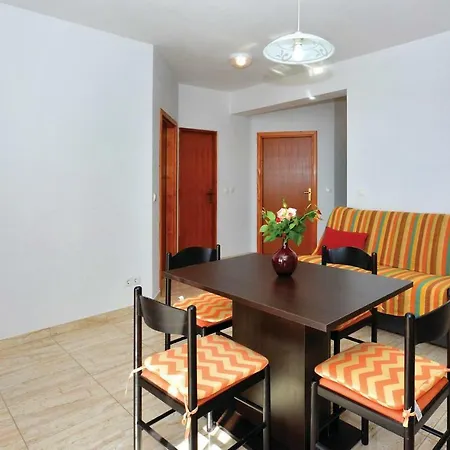 Two-bedroom In Appartement *